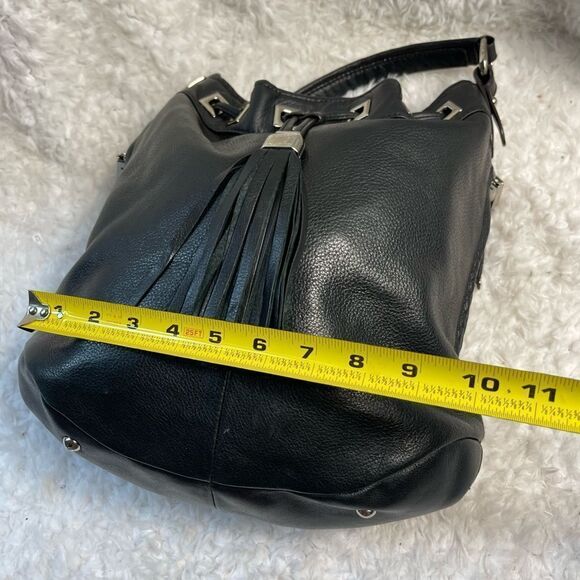 B Makowsky black leather bucket drawing string medium shoulder bag tasse… - Picture 8 of 13